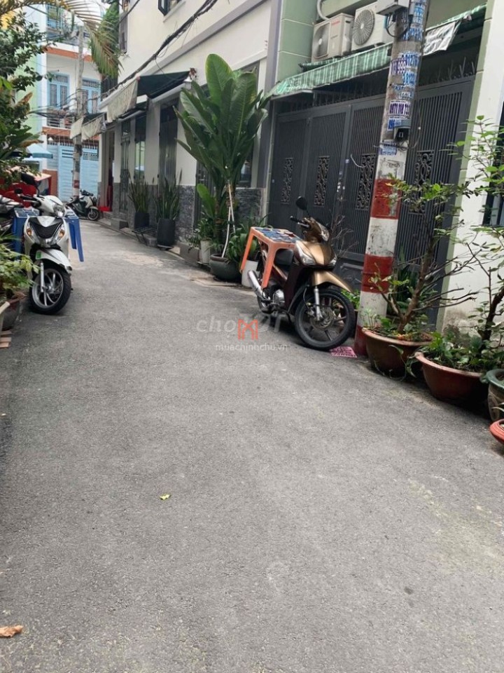 bán Nhà đ.Cách Mạng Tháng Tám