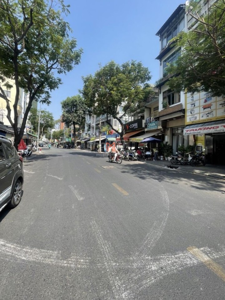 Nhà Quận 1